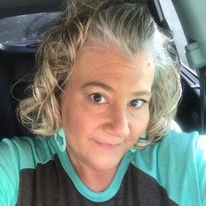 Meet your Posher, Laurie